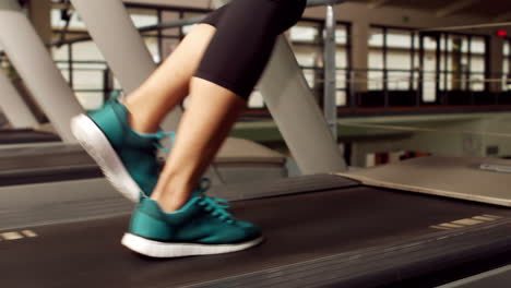 Woman-running-on-treadmill