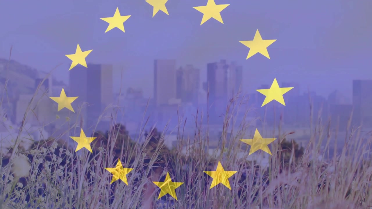 Tolv gylne stjerner tones inn, glitrer, roterer over gress og skyline symboliserer EU-samhold