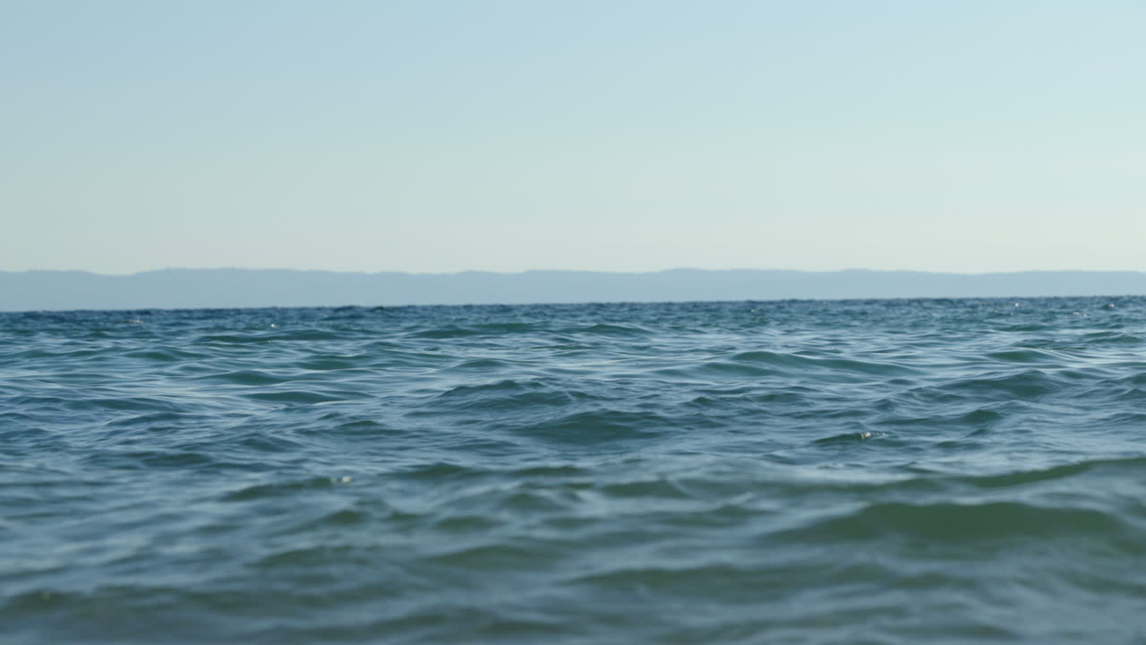 은 날의 바다 파도