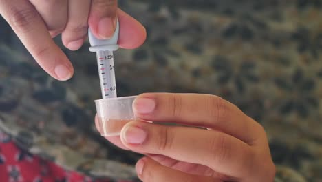 administración de medicamentos líquidos