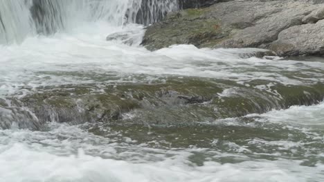 Parte-Inferior-De-La-Cascada,-Wissahickon-Creek,-Filadelfia,-Pensilvania