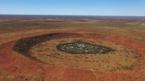 Drohnenaufnahmen-Des-Kraters-Wolfe-Creek,-Tanami-Wüste,-Westaustralien