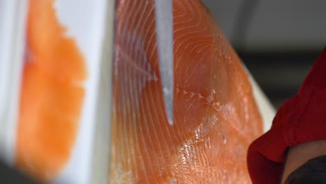 preparación de salmón ahumado