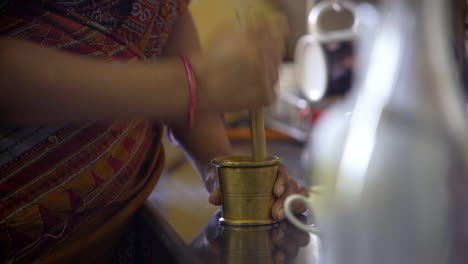 women using goldern garlic spices herbs smasher crusher india