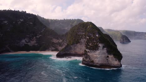 famous kelingking beach and dramatic seaside cliffs, nusa penida