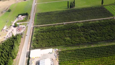 Fruitland-Road-To-Roxburgh-Town-Toma-Aérea-Inclinada-Hacia-Arriba