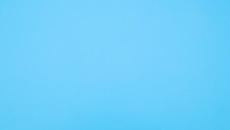 prevención de covid-19, máscaras, pils y vacuna aparecen en el lado derecho del tema azul.