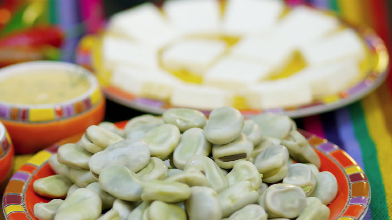 habas cocidas y queso, ecuador, peru, mexico, colombia, bolivia