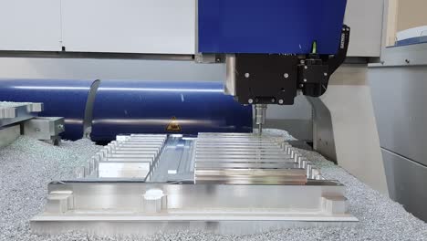 máquina de fresado cnc para el trabajo de metales.