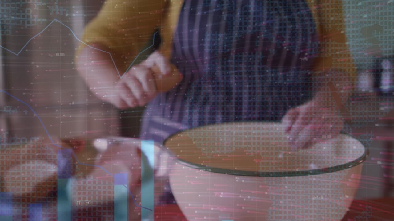 animación del procesamiento de datos financieros sobre una mujer caucásica cocinando en la cocina