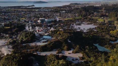asombrosa panorámica aérea de la reserva geotérmica de te puia