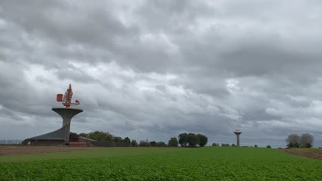 La-Estación-De-Radar-Bertem-En-Bélgica-Es-Clave-Para-La-Defensa-Nacional-Y-El-Control-Del-Tráfico-Aéreo,-Equipada-Con-Tecnología-Avanzada-Para-Un-Funcionamiento-Continuo.