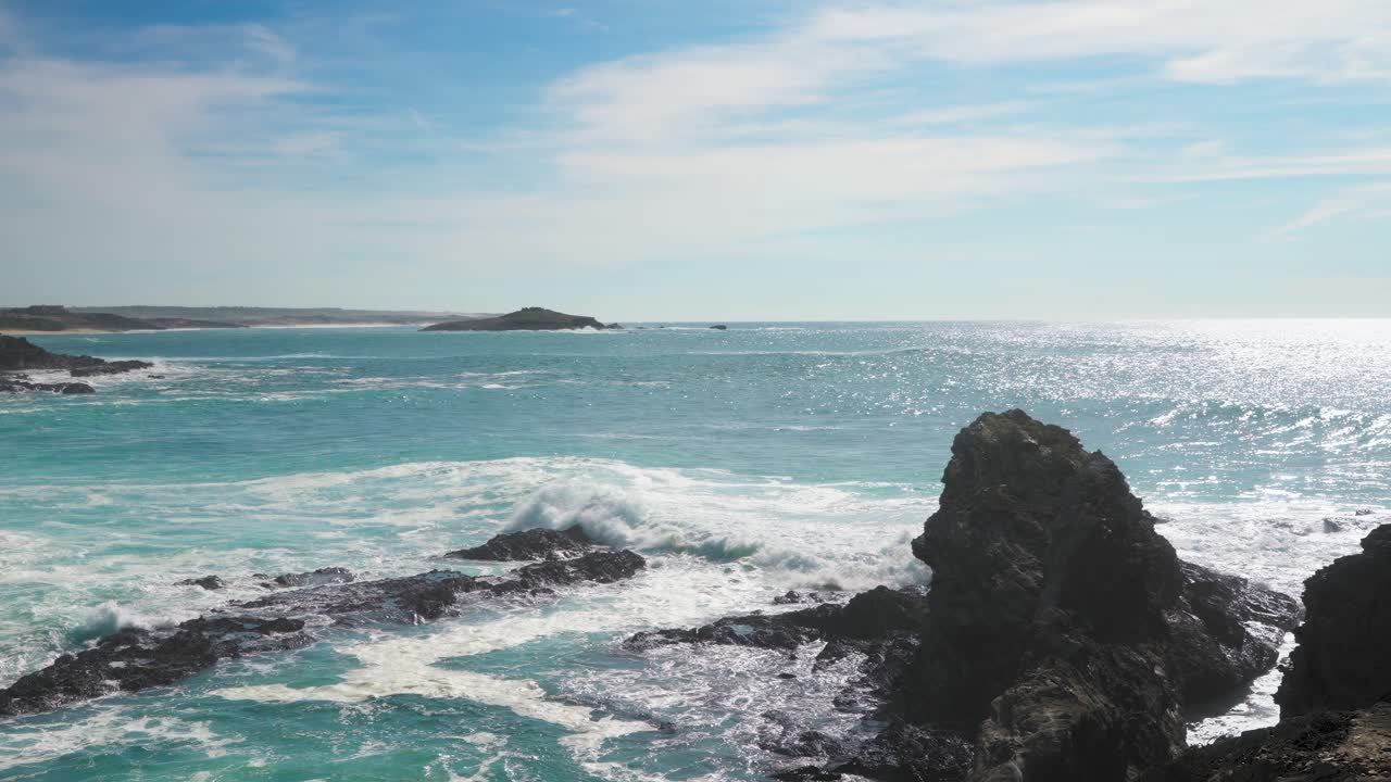 Meeresfelsen in Porto Covo, Portugal