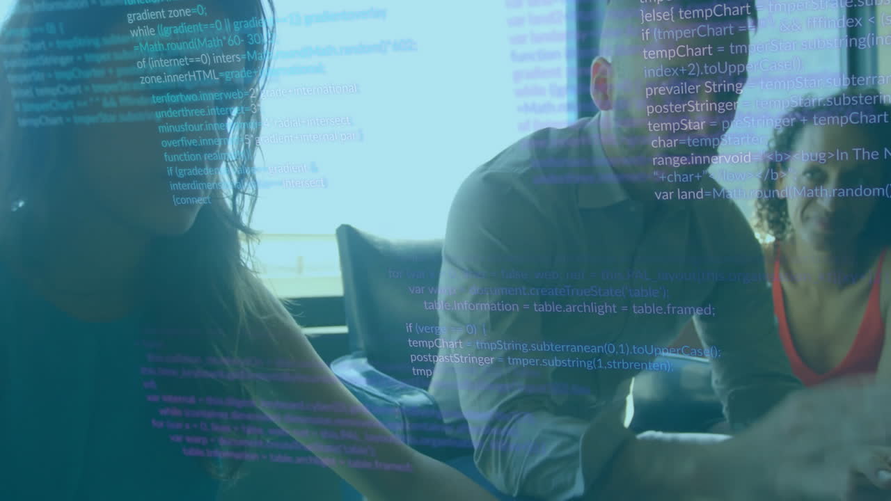 animación del procesamiento de datos sobre diversos colegas que discuten el trabajo en la oficina