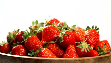 strawberry in a wooden bowl rotates on a turntable