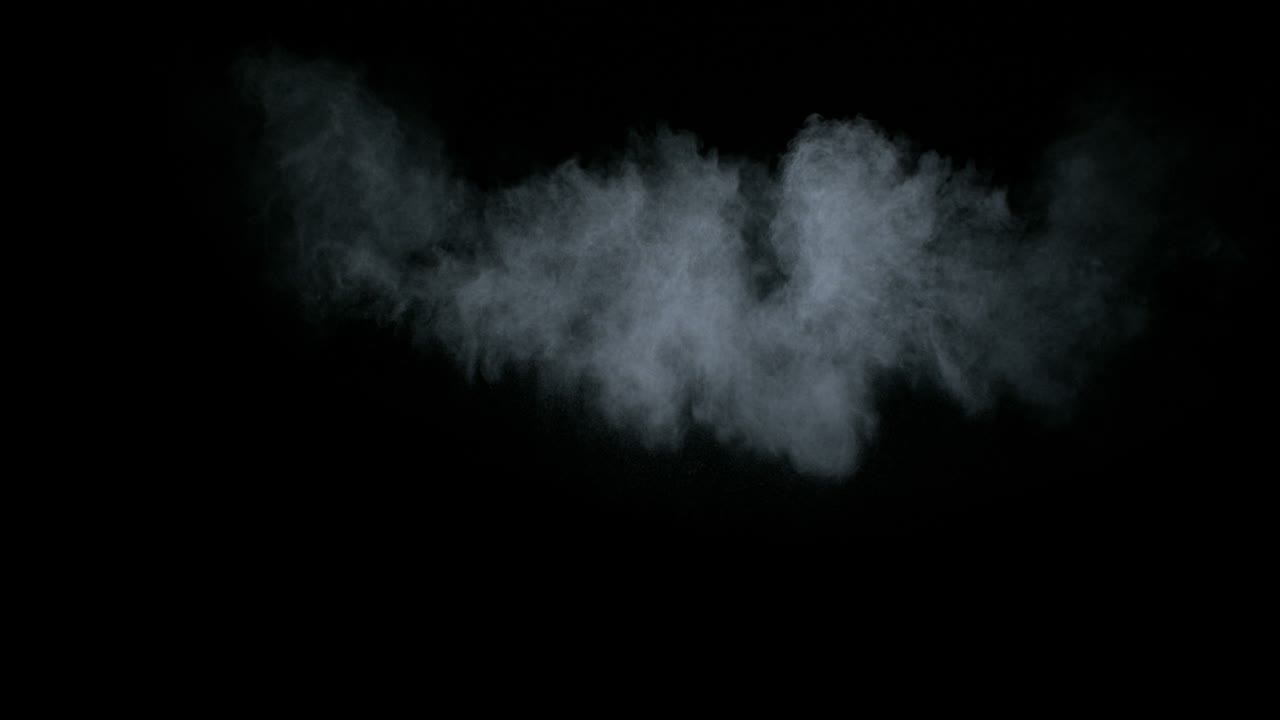 검은 바탕에 고립된 고속 연기가 속삭인다.