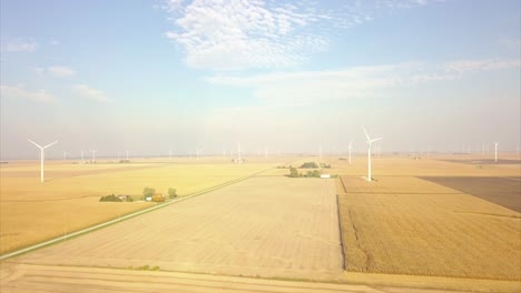 Un-Agricultor-Del-Medio-Oeste-Cosechando-Un-Campo-De-Soja-Con-Una-Cosechadora,-Un-Tractor-Y-Un-Vagón-De-Barrena