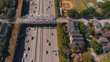 Aerial-of-cars-on-59-South-freeway-in-Houston,-Texas-on-a-bright-sunny-day