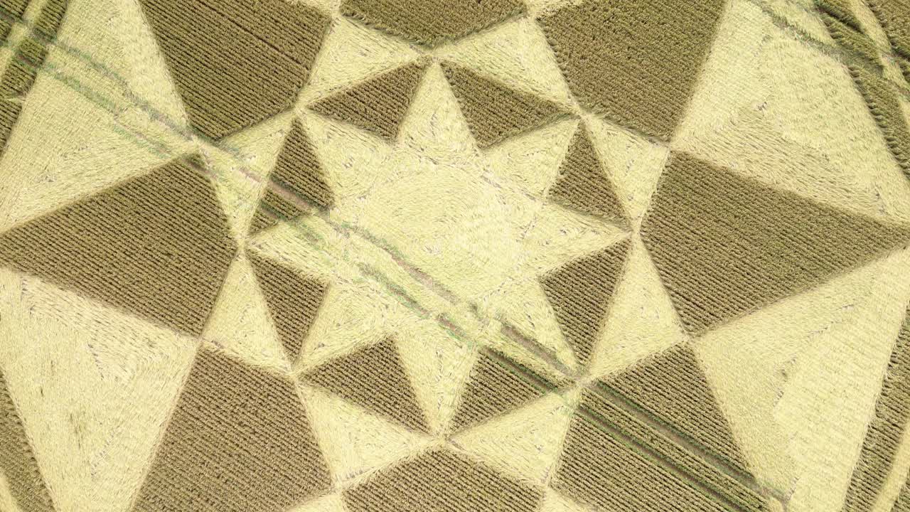 햄프셔 밀 ⁇ 에서 미 ⁇ 데버 작물 원자 별 형성 2023을 낮게 통과하는 공중 뷰