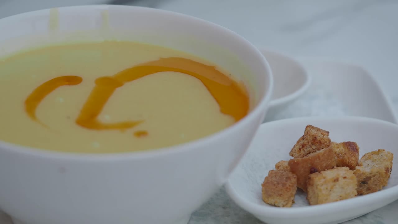 Sopa Cremosa Con Crutones