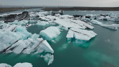 Toma-De-Drones-Del-Lago-Glaciar-Yokulsarlon-En-Islandia