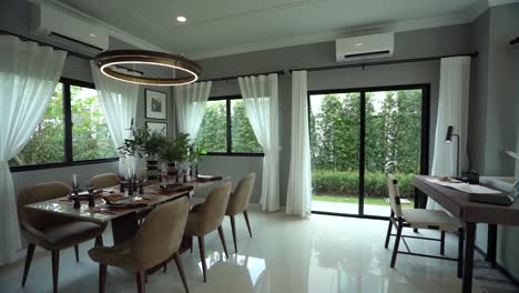 Elegante-Comedor-Beige-Y-Blanco,-Decoración-Del-Hogar-De-Planta-Abierta