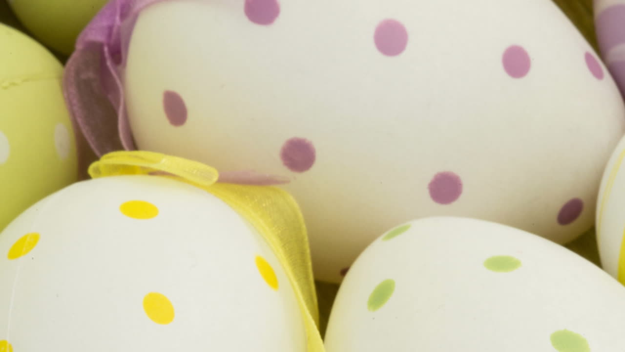 반점 과 리본 을 가진 부활절 달 ⁇  의 애니메이션