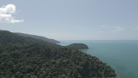 Hermosa-Vista-Aérea-Del-Drone-Paraíso-Telok-Melano-Sarawak,-Kampung-Telok-Melano-Fue-Una-Vez-Un-Refugio-Durante-Las-Tormentas-Marinas-Para-Los-Comerciantes-Desde-Sambas,-Indonesia-Hasta-Kuching