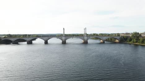 Aerial-drone-footage-reveal-shot-of-Memorial-Bridge