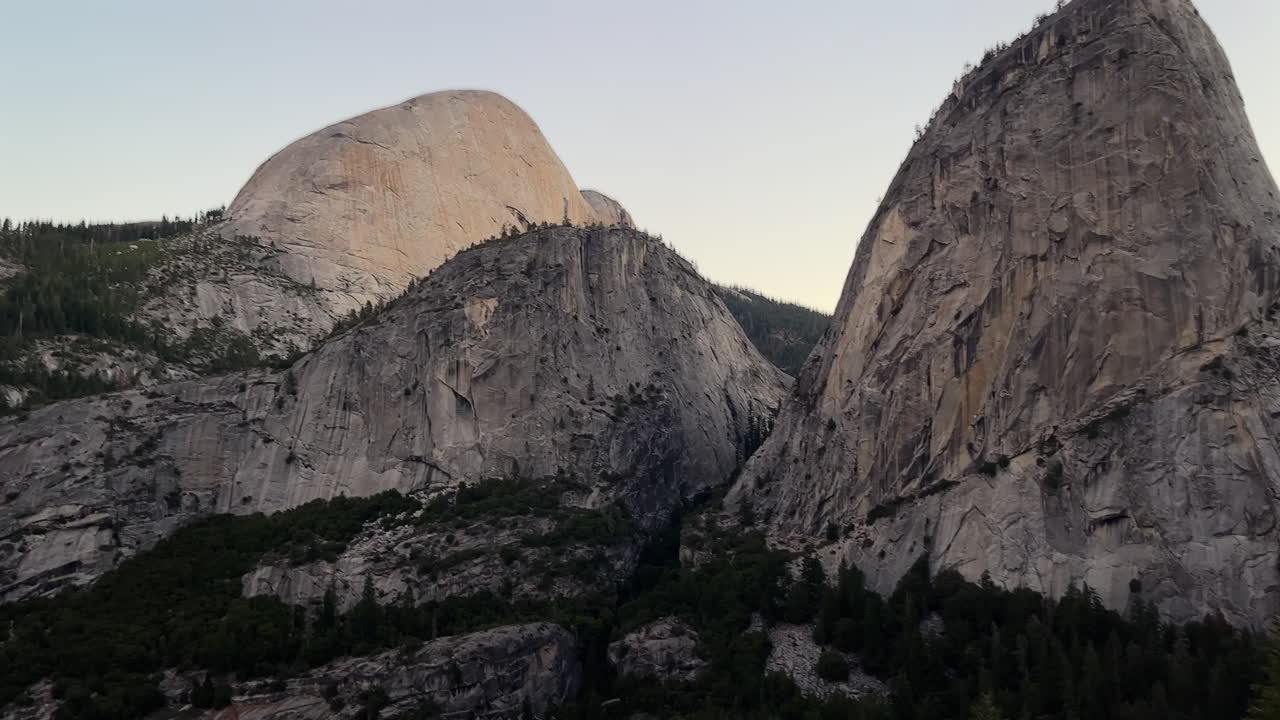 mitad de la montaña cúpula en el parque nacional de yosemite, el establecimiento de revelar disparo
