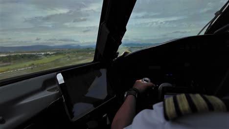 vista inmersiva dentro de la cabina de un avión