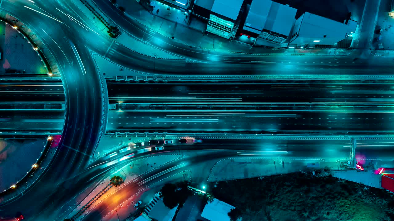 타임 스 고속도로 (time lapse expressway) 는 태국 방의 중요한 인프라입니다.