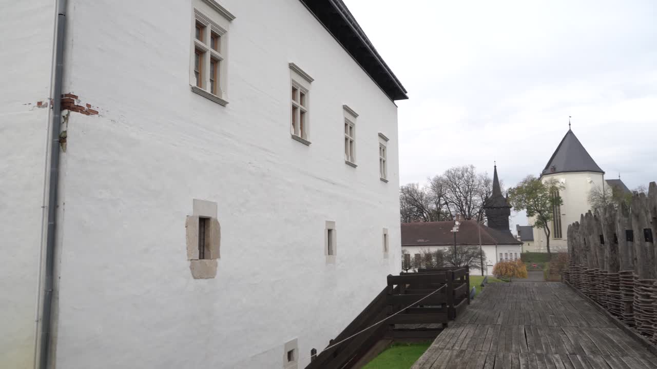 소니 알파 a7 iii으로 4k로 녹화된 헝가리 니르바토르의 바토리 성