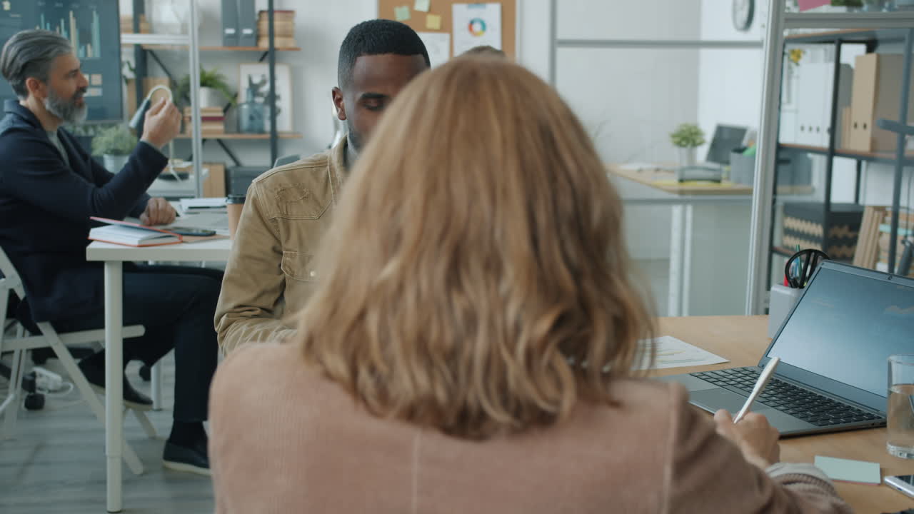 reunión de negocios en una oficina moderna