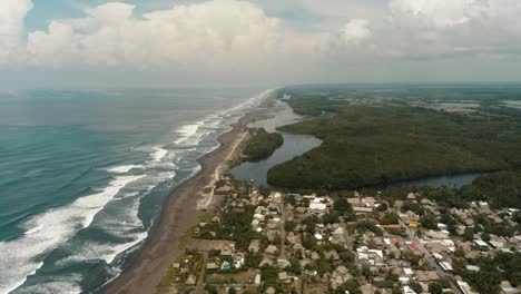 vista panorámica de la ciudad de el paredón en la costa pacífica, provincia de escuintla, guatemala