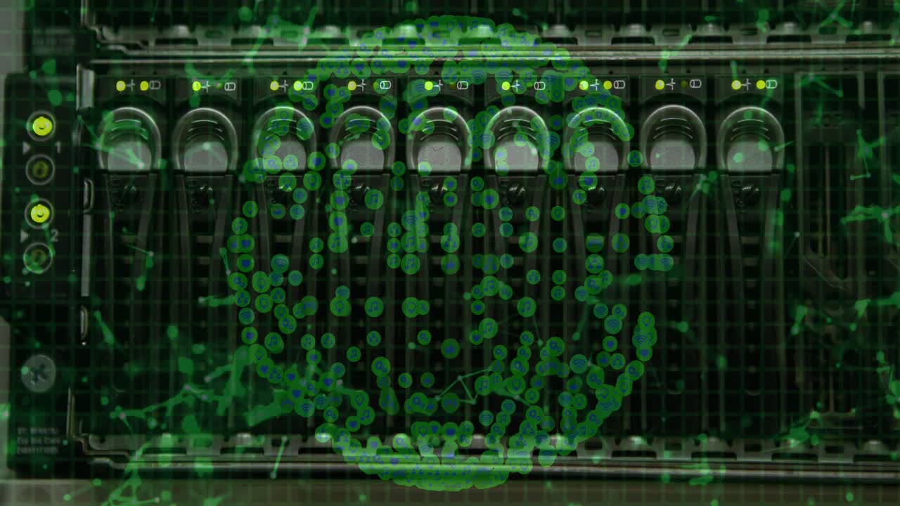 animación del procesamiento de datos y globo con iconos sobre la sala del servidor