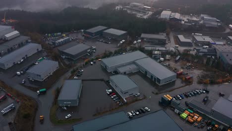 Industriepark-In-Norwegen-Am-Abend