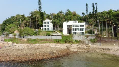 Luftaufnahme-Der-Kleinen-Palm-Beach-Villa-Und-Eines-Kleinen-Küstenstreifens-In-Hongkong