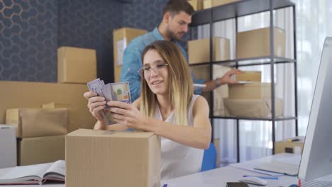 entrepreneur woman counting money. making money in e-commerce.