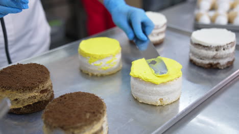 proceso de decoración de pasteles