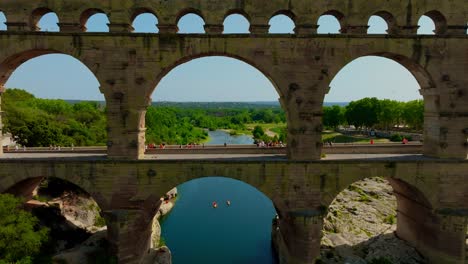 Ascensión-Aérea:-Inauguración-Del-Magnífico-Pont-Du-Gard-En-El-Sur-De-Francia,-Gard