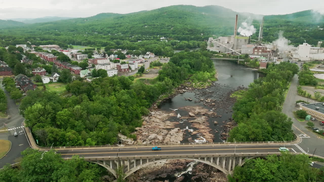 el puente revela la fábrica de papel de rumford maine en el majestuoso pan out