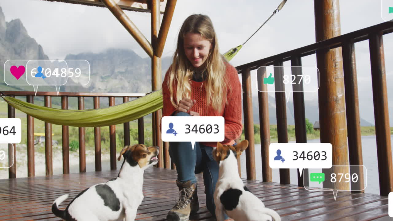 테라스에서 개와 함께 백인 여성에 대한 소셜 미디어 텍스트와 아이콘의 애니메이션