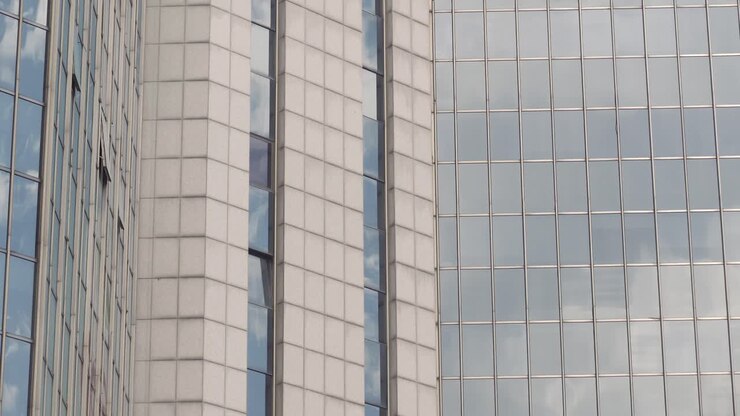 Facciata di un moderno edificio per uffici