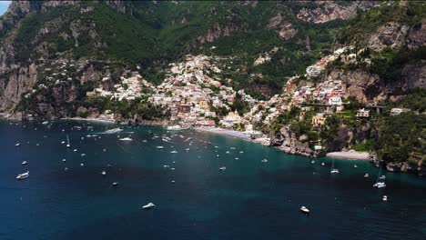 Spektakuläre-Luftaufnahme-über-Positano,-Amalfiküste,-Italien