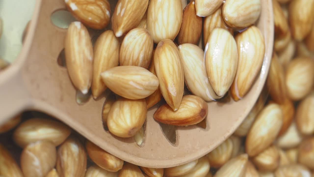 아몬드를 는 것