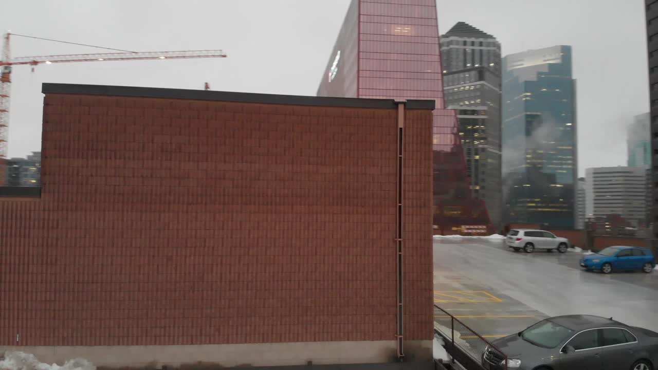 미니애폴리스 시내의 비오는 날, 카메라 회전