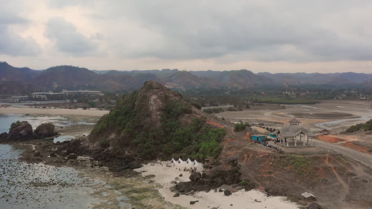 puesta de sol nublada de seger cerca de kuta lombok