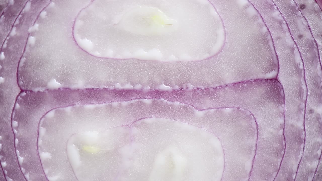 Cipolla affettata in rotazione
