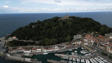 Drone-Shot-Revealing-Yacht-Club-in-San-Sebastian,-Spain